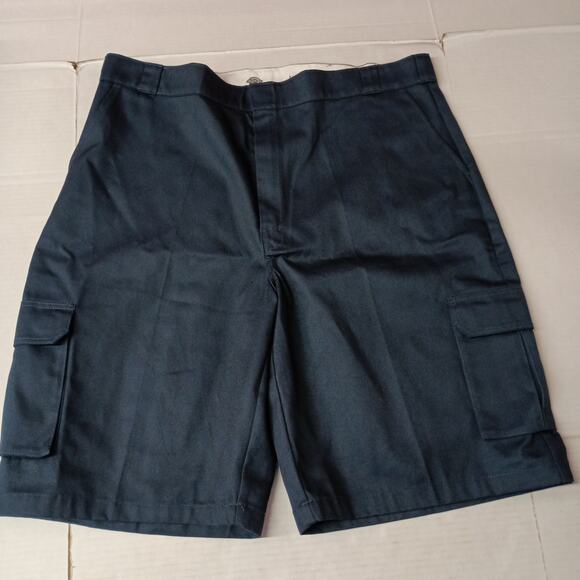 Dickies Loose Fit Cargo Shorts 13" Inseam Men's Size 44 Dark Navy Blue Easy Care - Picture 1 of 4